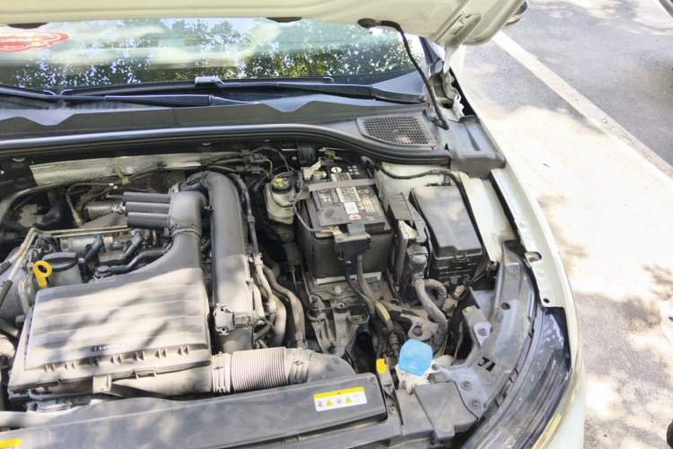 Used Volkswagen Golf 2023 280TSI DSG R-Line Lite Engine Bay Left
