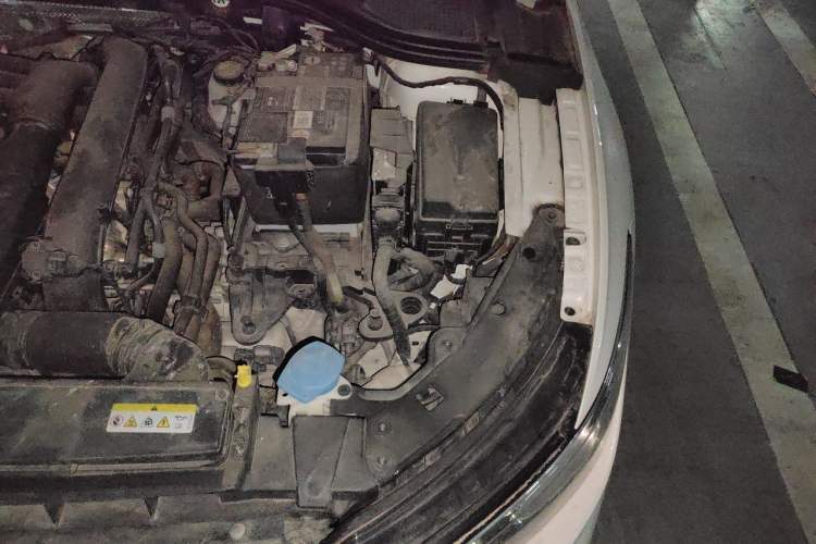 Used Volkswagen Golf 2023 280TSI DSG R-Line Lite Engine Bay Left
