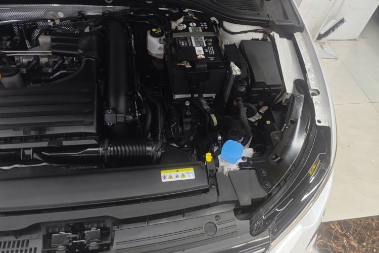 Used Volkswagen Golf 2023 Facelift 280TSI DSG R-Line Lite Engine Bay Left