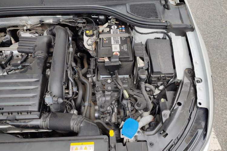 Used Volkswagen Golf 2023 280TSI DSG R-Line Lite Engine Bay Left