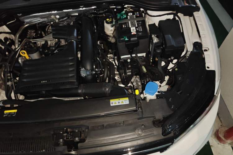 Used Volkswagen Golf 2023 Facelift 280TSI DSG Pro Engine Bay Left