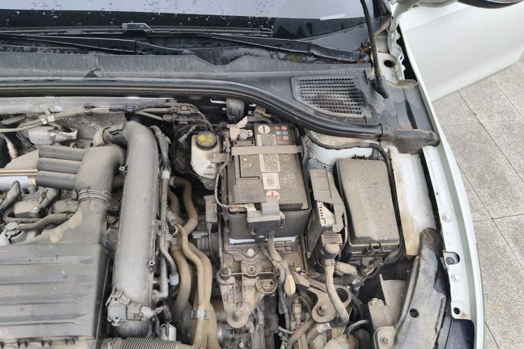 Used Volkswagen Golf 2023 Facelift 280TSI DSG R-Line Lite Engine Bay Left