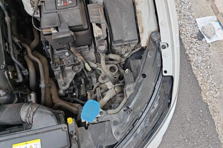Used Volkswagen Golf 2023 280TSI DSG R-Line Lite Engine Bay Left