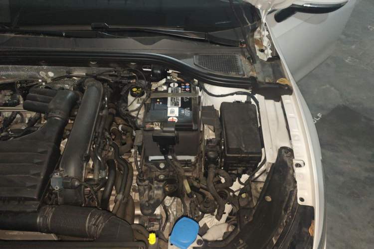 Used Volkswagen Golf 2023 280TSI DSG Pro Engine Bay Left
