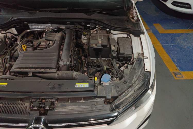 Used Volkswagen Golf 2023 Facelift 280TSI DSG R-Line Engine Bay Left
