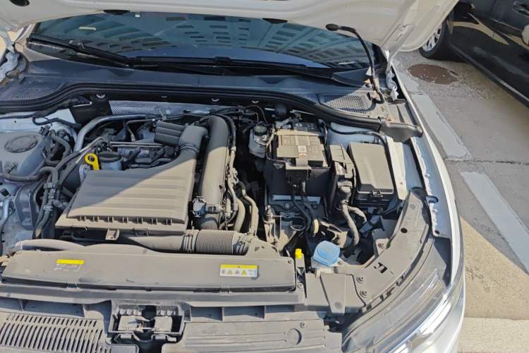 Used Volkswagen Golf 2023 Facelift 280TSI DSG R-Line Lite Engine Bay Left
