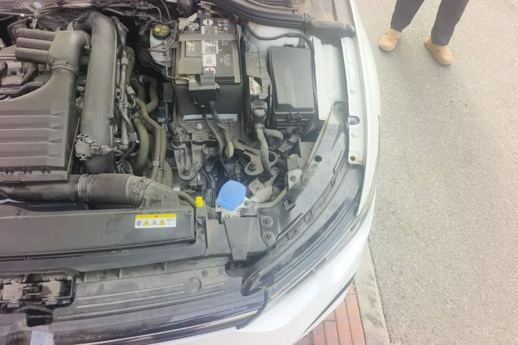 Used Volkswagen Golf 2023 Facelift 280TSI DSG R-Line Engine Bay Left