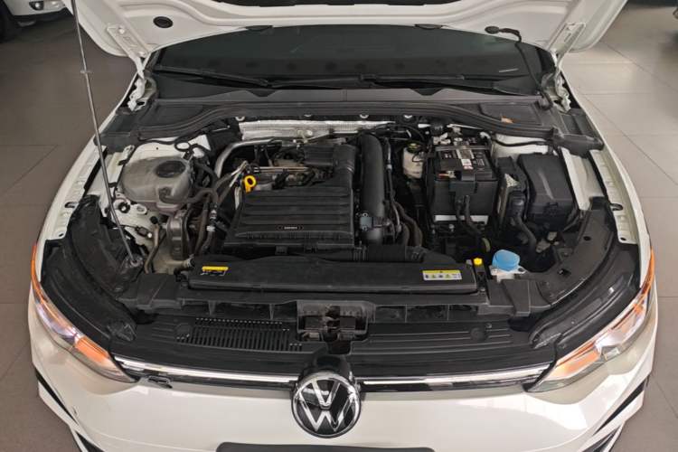 Used Volkswagen Golf 2023 Facelift 280TSI DSG R-Line Lite Engine Bay