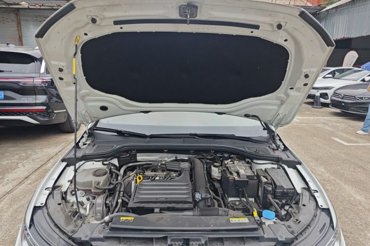 Used Volkswagen Golf 2023 Facelift 280TSI DSG R-Line Lite Engine Bay