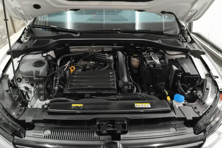 Used Volkswagen Golf 2023 Facelift 280TSI DSG R-Line Lite Engine Bay