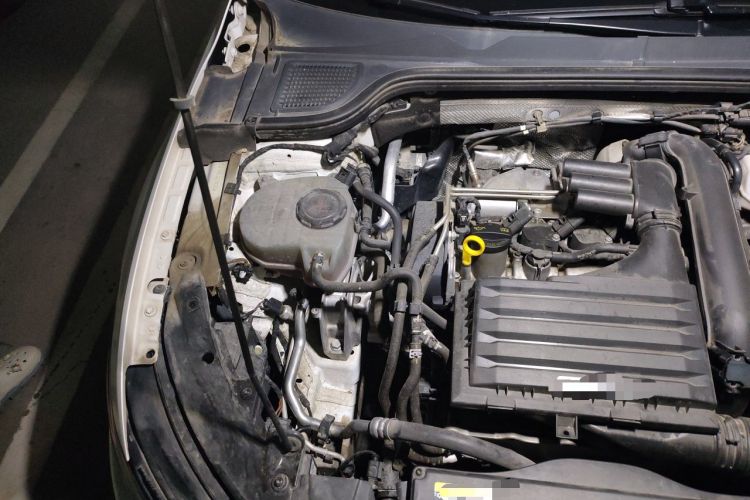 Used Volkswagen Golf 2023 Facelift 280TSI DSG R-Line Engine Bay Right