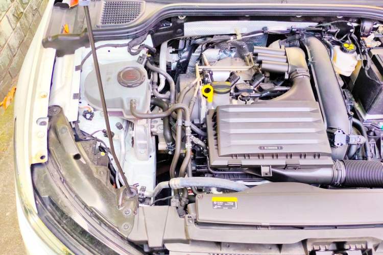 Used Volkswagen Golf 2023 Facelift 280TSI DSG R-Line Engine Bay Right