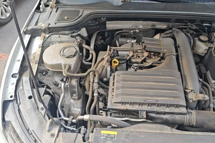 Used Volkswagen Golf 2023 Facelift 280TSI DSG R-Line Lite Engine Bay Right