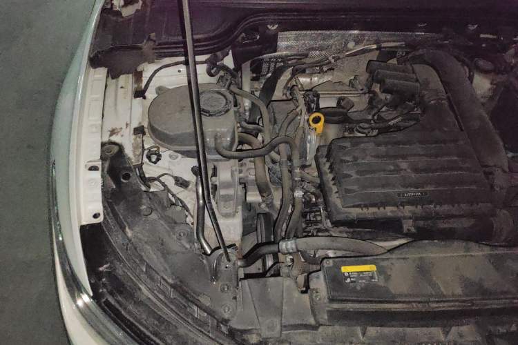Used Volkswagen Golf 2023 280TSI DSG R-Line Lite Engine Bay Right