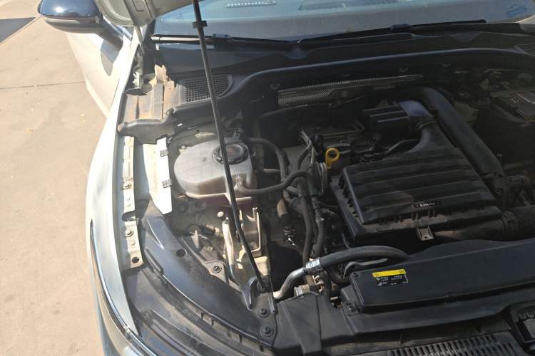 Used Volkswagen Golf 2023 280TSI DSG R-Line Lite Engine Bay Right