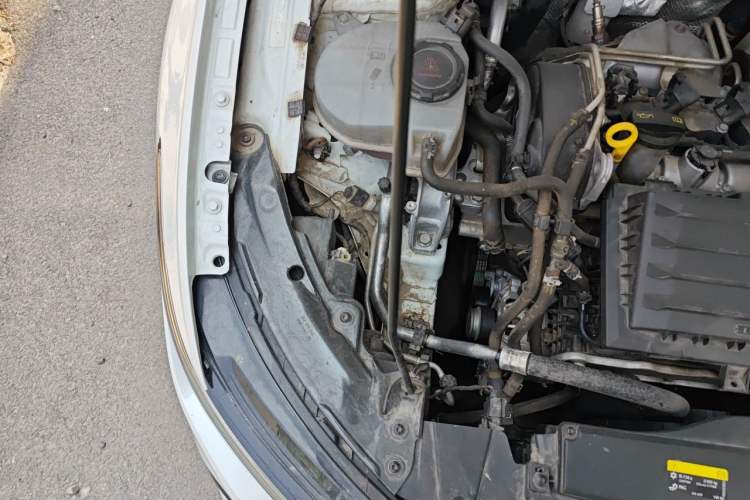 Used Volkswagen Golf 2023 280TSI DSG R-Line Lite Engine Bay Right