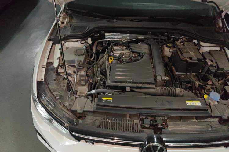 Used Volkswagen Golf 2023 Facelift 280TSI DSG R-Line Engine Bay Right