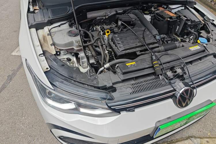 Used Volkswagen Golf 2023 280TSI DSG R-Line Lite Engine Bay Right