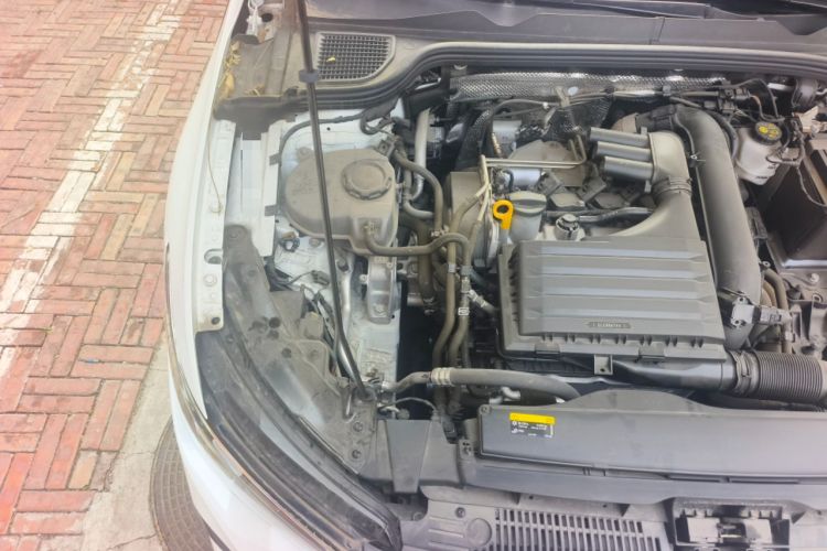 Used Volkswagen Golf 2023 Facelift 280TSI DSG R-Line Engine Bay Right
