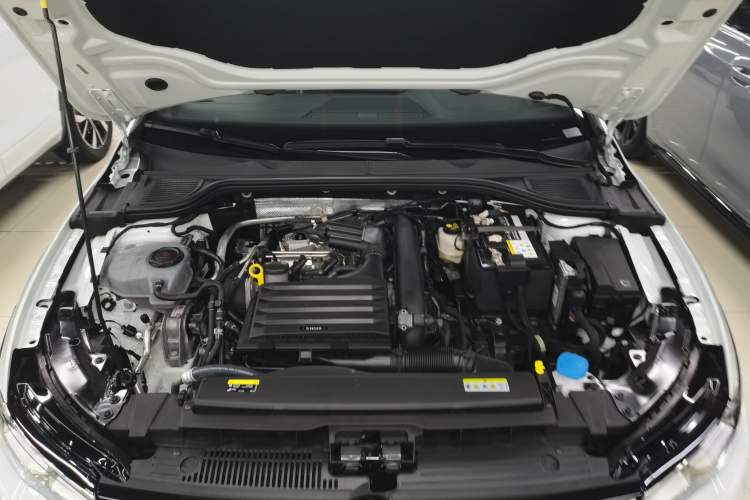 Used Volkswagen Golf 2023 Facelift 280TSI DSG R-Line Lite Engine Bay