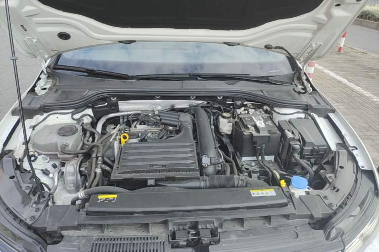 Used Volkswagen Golf 2023 Facelift 280TSI DSG R-Line Lite Engine Bay
