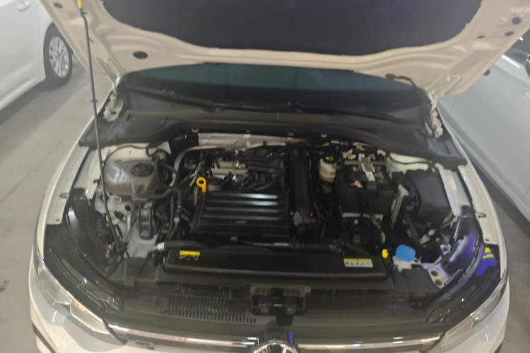 Used Volkswagen Golf 2023 Facelift 280TSI DSG R-Line Lite Engine Bay