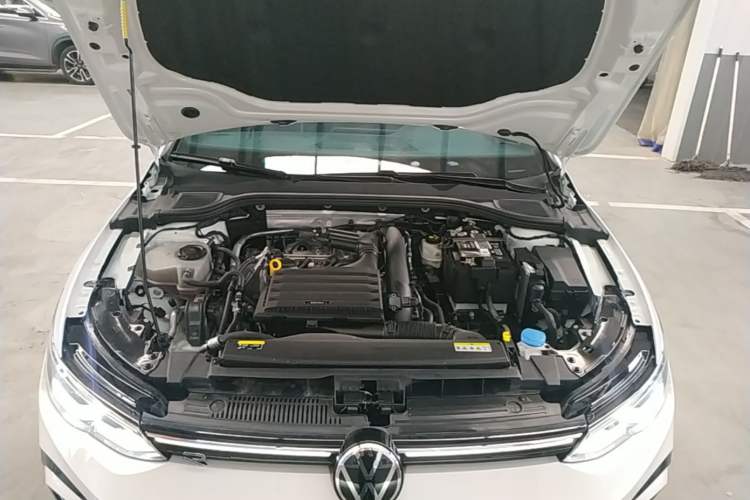 Used Volkswagen Golf 2023 Facelift 280TSI DSG R-Line Engine Bay
