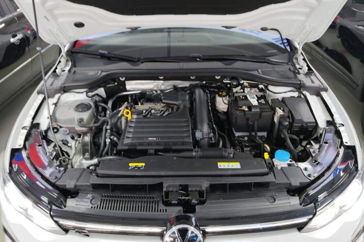 Used Volkswagen Golf 2023 Facelift 280TSI DSG R-Line Lite Engine Bay