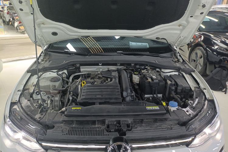 Used Volkswagen Golf 2023 Facelift 280TSI DSG R-Line Lite Engine Bay