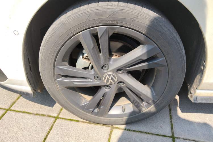 Used Volkswagen Golf 2023 Facelift 280TSI DSG R-Line Exterior 4