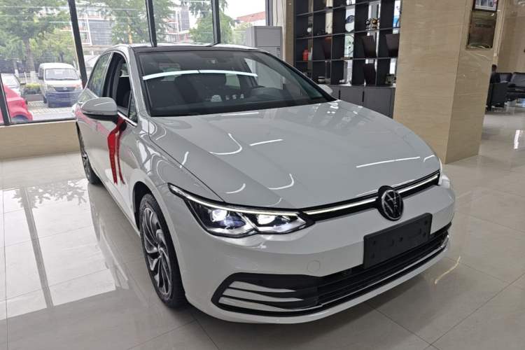 Used Volkswagen Golf 2023 Facelift 280TSI DSG Pro Front Right 45 Deg