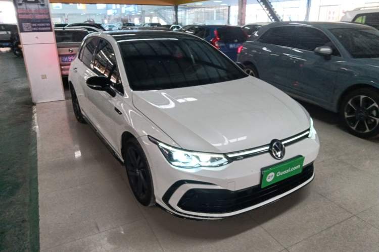 Used Volkswagen Golf 2023 280TSI DSG R-Line Lite Front Right 45 Deg