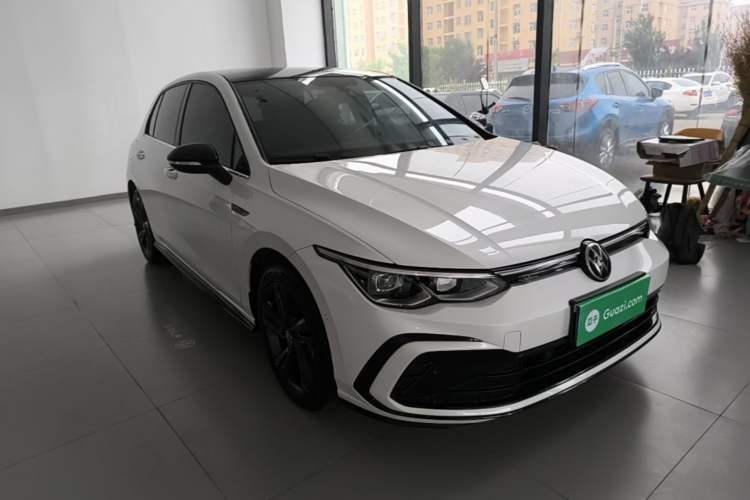 Used Volkswagen Golf 2023 280TSI DSG R-Line Lite Front Right 45 Deg
