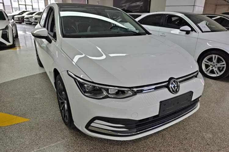 Used Volkswagen Golf 2023 Facelift 280TSI DSG Pro Front Right 45 Deg