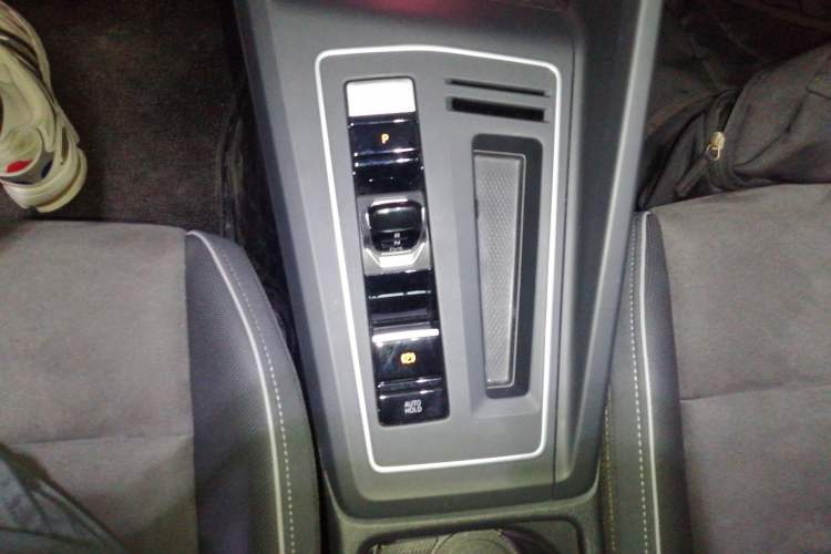 Used Volkswagen Golf 2023 Facelift 280TSI DSG R-Line Lite Gear Lever