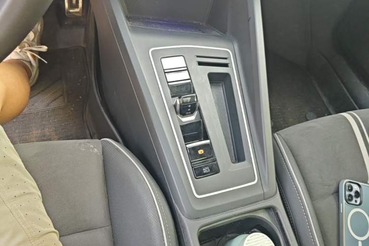 Used Volkswagen Golf 2023 Facelift 280TSI DSG R-Line Lite Gear Lever