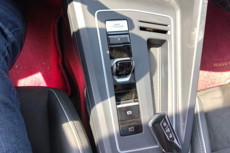 Used Volkswagen Golf 2023 Facelift 280TSI DSG R-Line Gear Lever
