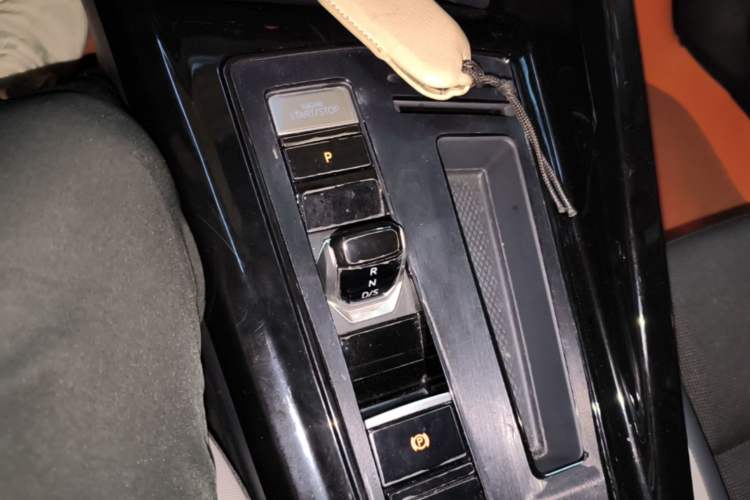 Used Volkswagen Golf 2023 Revised Version 200TSI DSG Pro Gear Lever