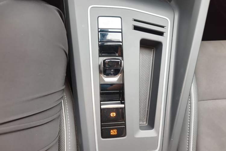 Used Volkswagen Golf 2023 Facelift 280TSI DSG R-Line Lite Gear Lever