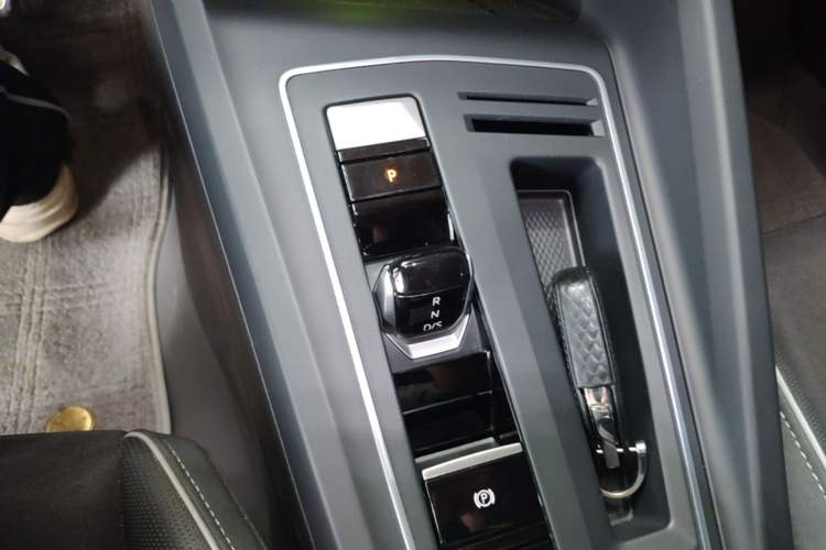 Used Volkswagen Golf 2023 Facelift 280TSI DSG R-Line Gear Lever