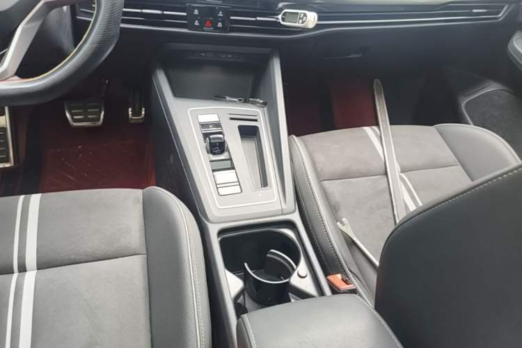 Used Volkswagen Golf 2023 Facelift 280TSI DSG R-Line Lite Gear Lever