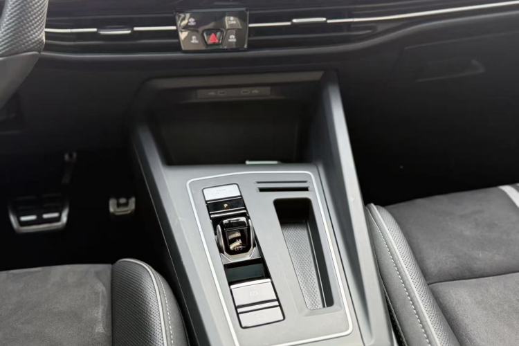 Used Volkswagen Golf 2023 280TSI DSG R-Line Lite Gear Lever