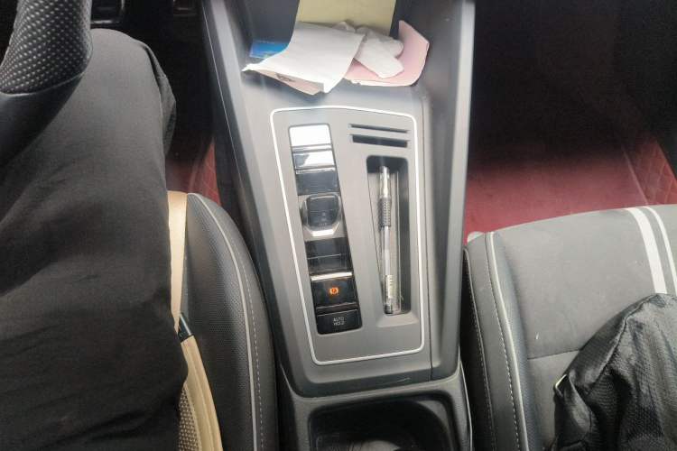 Used Volkswagen Golf 2023 280TSI DSG R-Line Lite Gear Lever