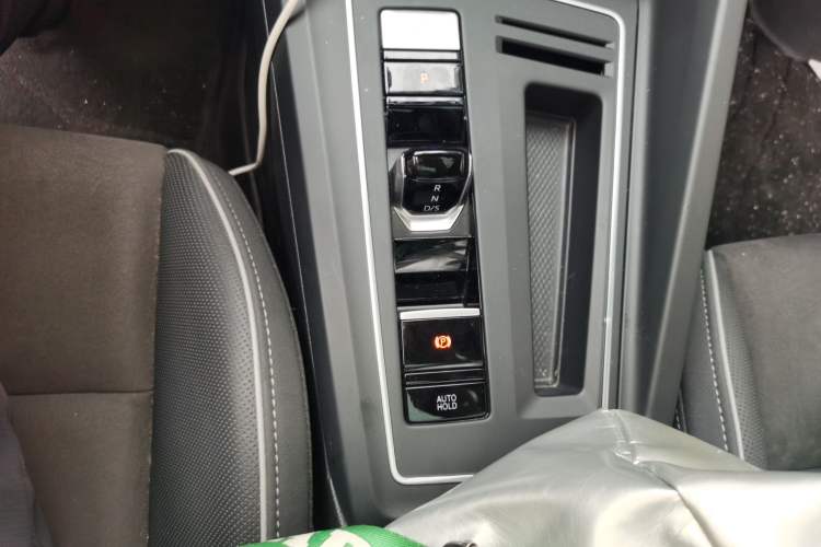 Used Volkswagen Golf 2023 Facelift 280TSI DSG R-Line Lite Gear Lever