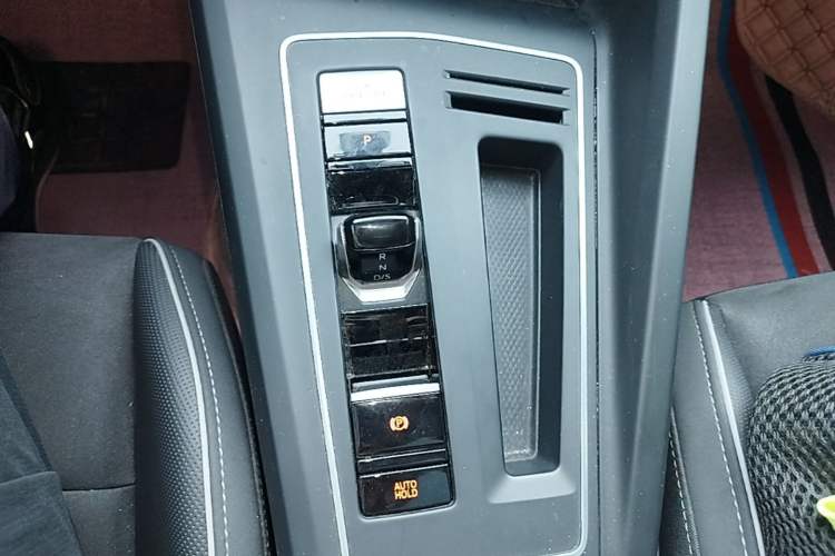 Used Volkswagen Golf 2023 Facelift 280TSI DSG R-Line Lite Gear Lever