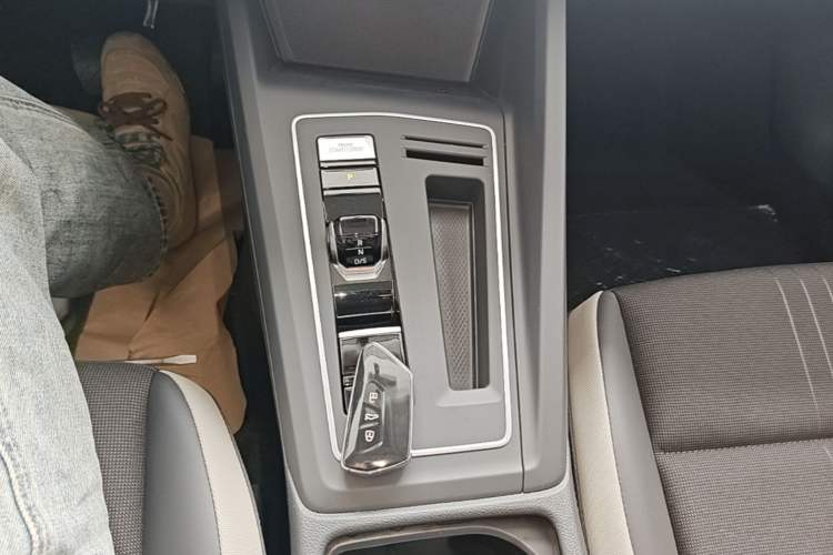Used Volkswagen Golf 2023 Facelift 280TSI DSG Pro Gear Lever