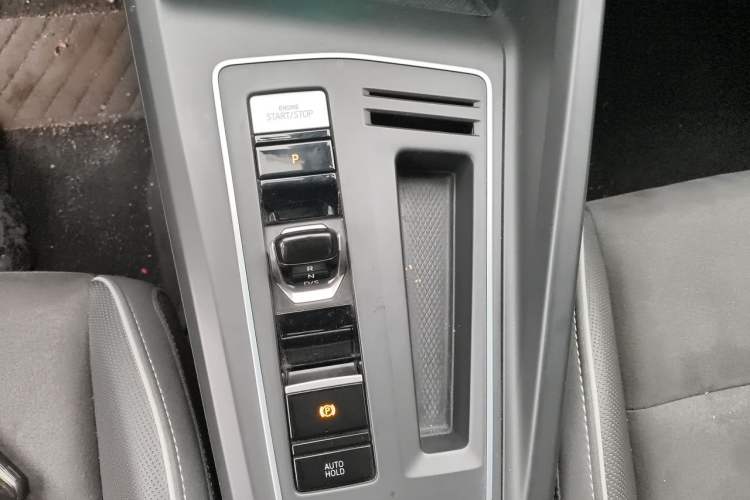 Used Volkswagen Golf 2023 Facelift 280TSI DSG R-Line Lite Gear Lever