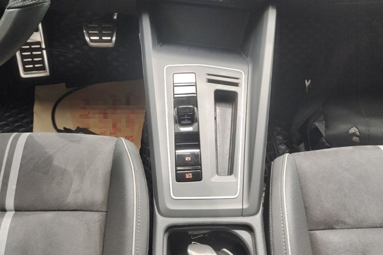 Used Volkswagen Golf 2023 Facelift 280TSI DSG R-Line Lite Gear Lever