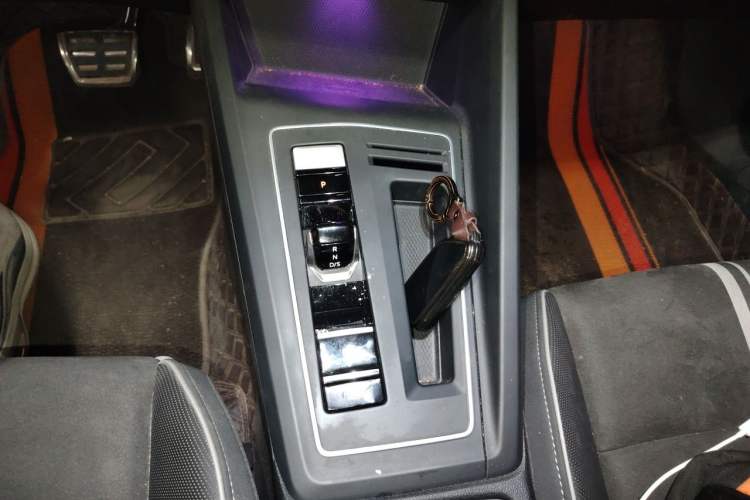 Used Volkswagen Golf 2023 280TSI DSG R-Line Lite Gear Lever