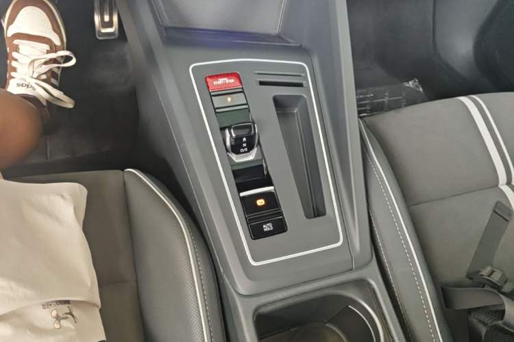 Used Volkswagen Golf 2023 Facelift 280TSI DSG R-Line Gear Lever